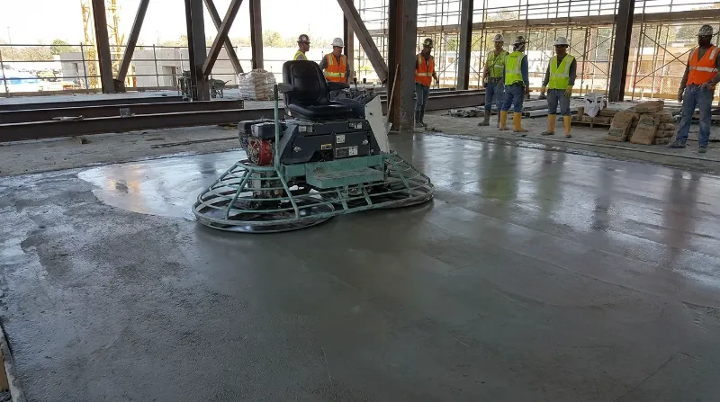 Acabadora de piso em obra nova